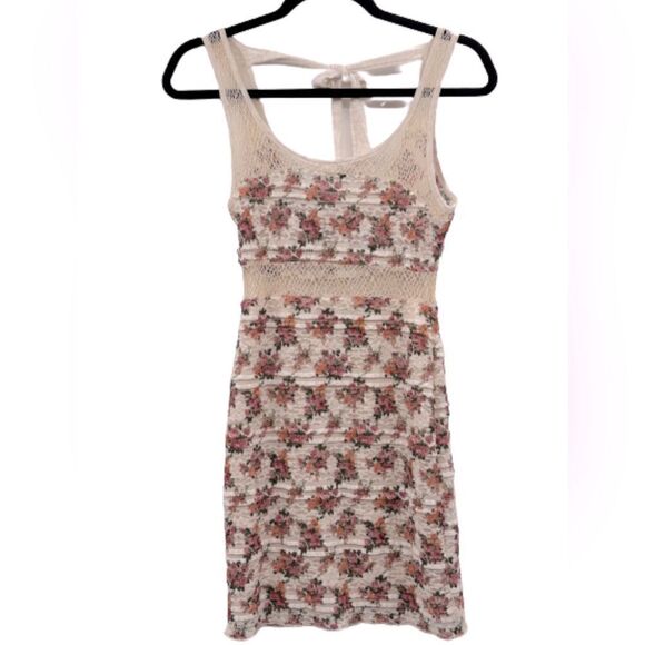 Just Me floral print summer dress… with lace and crochet middle. - Picture 1 of 7